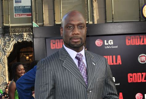 richard t. jones|Richard T. Jones Bio, Wiki, Age, Family, Wife, The。